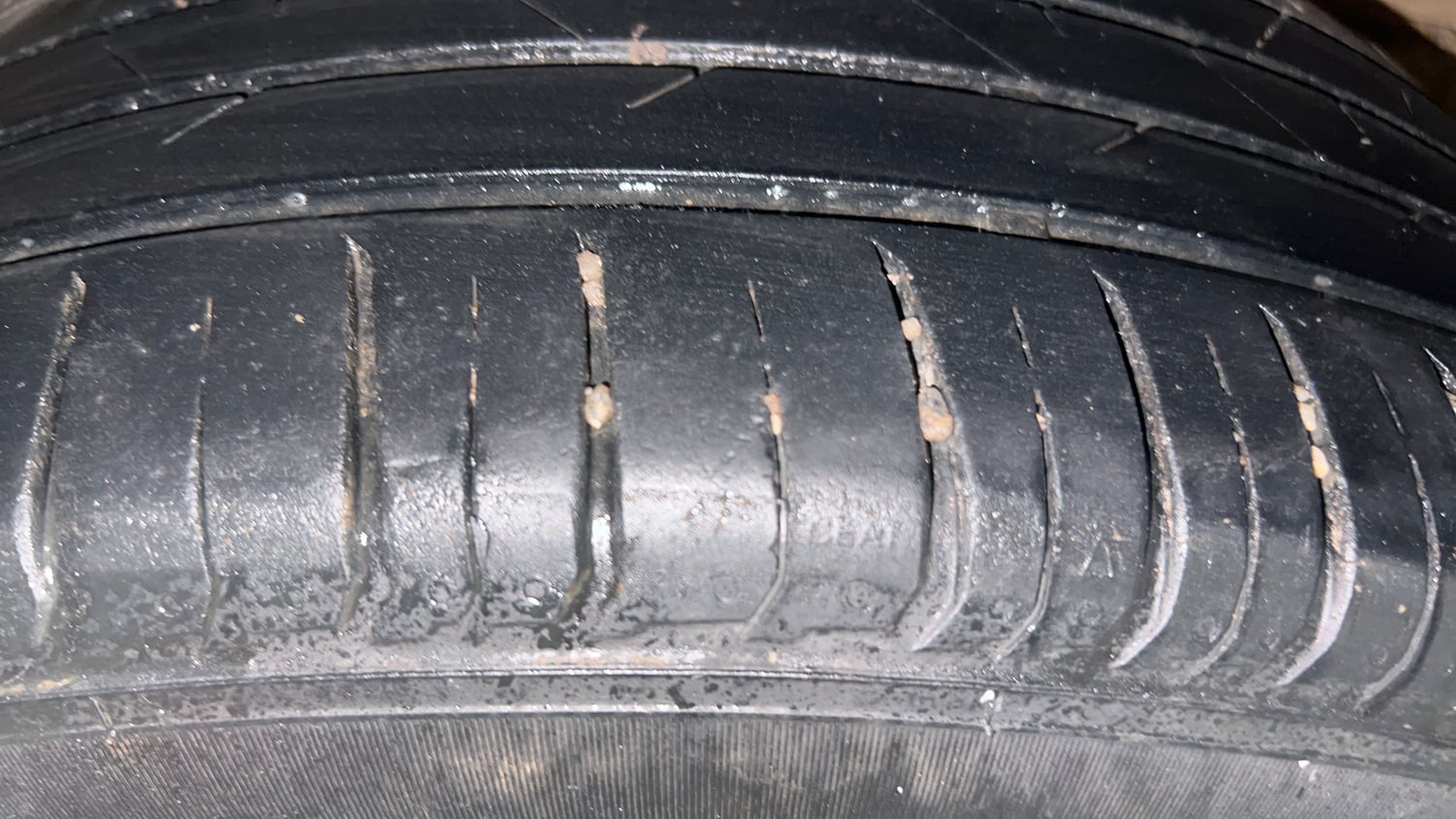 Used 2019 Hyundai Venue SX Plus 1.0 Turbo DCT Petrol Automatic tyres LEFT REAR TYRE TREAD VIEW