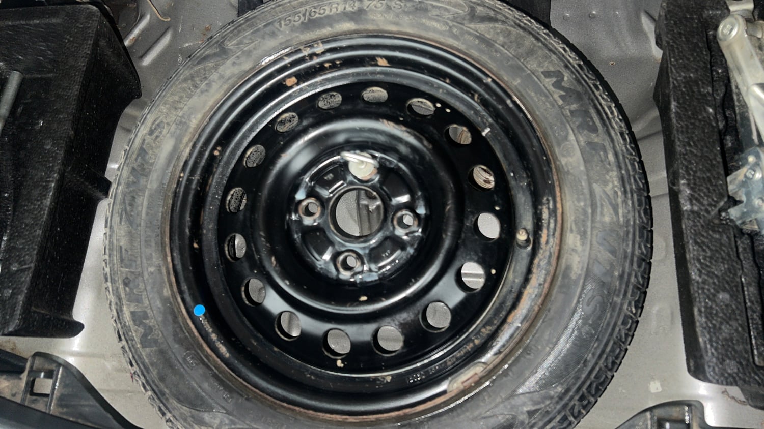 Used 2015 Maruti Suzuki Wagon R VXI Petrol Manual tyres SPARE TYRE VIEW