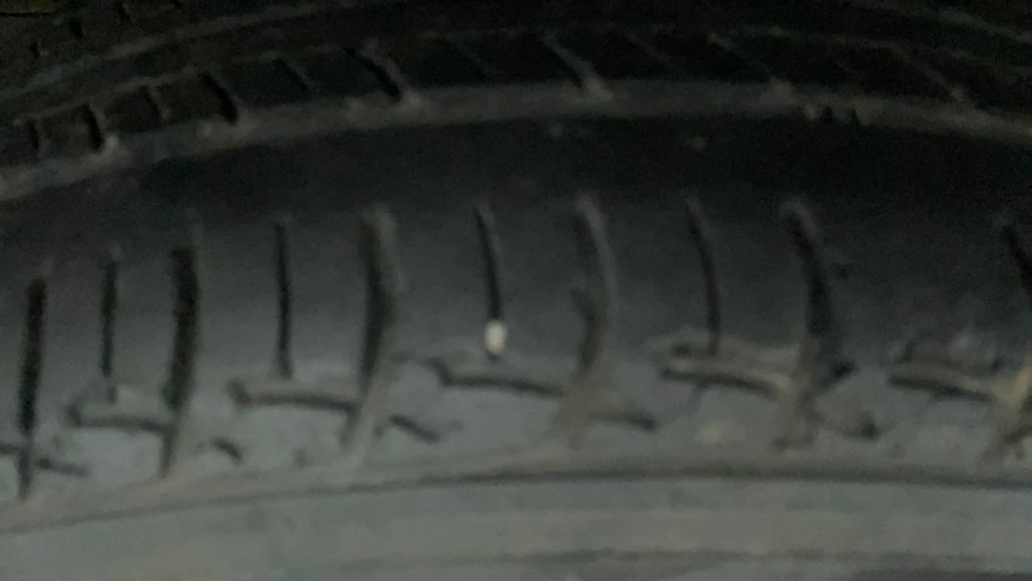 Used 2017 Maruti Suzuki Baleno Delta 1.2 Petrol Manual tyres LEFT FRONT TYRE TREAD VIEW