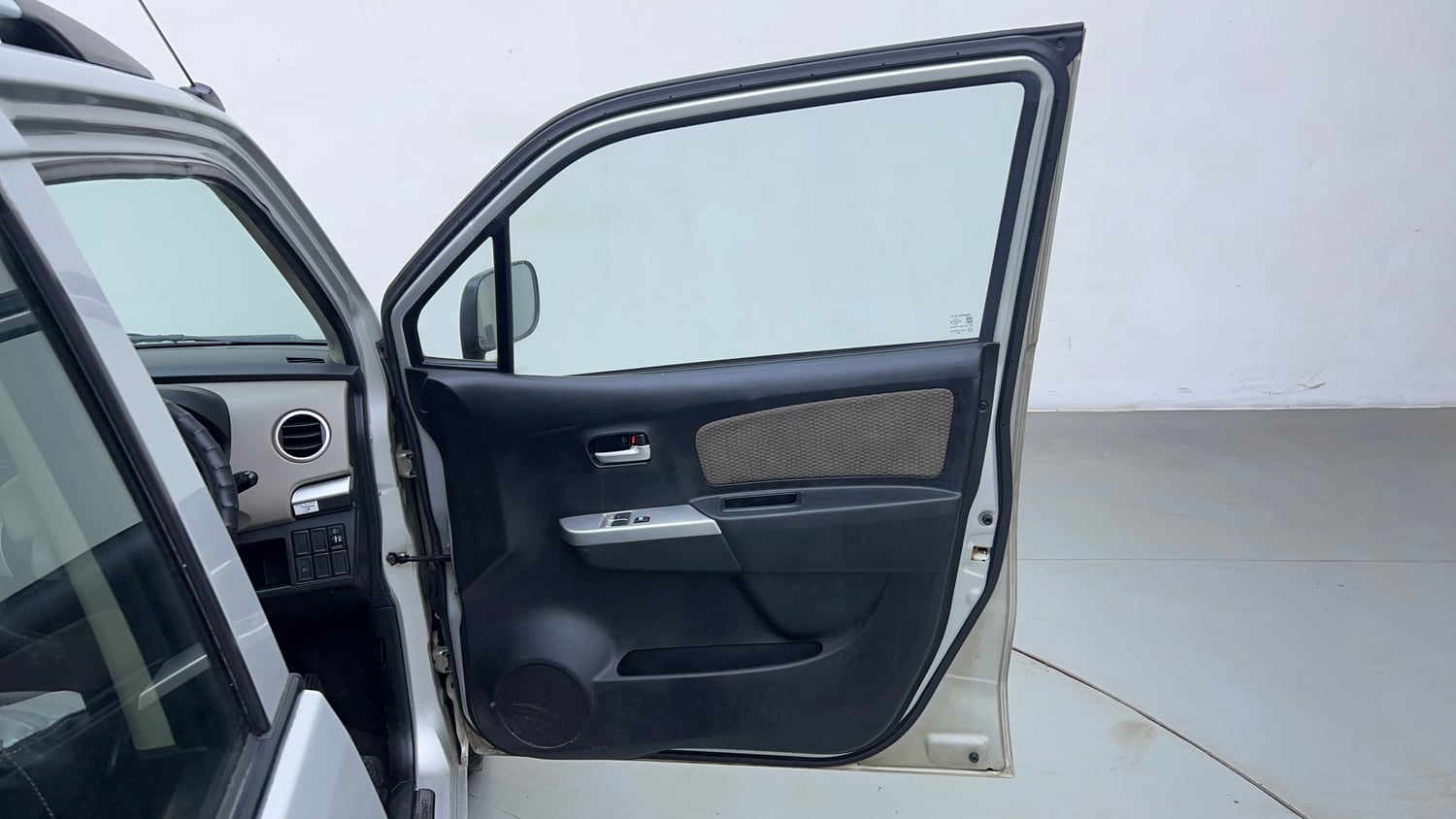 Used 2014 Maruti Suzuki Wagon R LXI Petrol Manual interior RIGHT FRONT DOOR OPEN VIEW