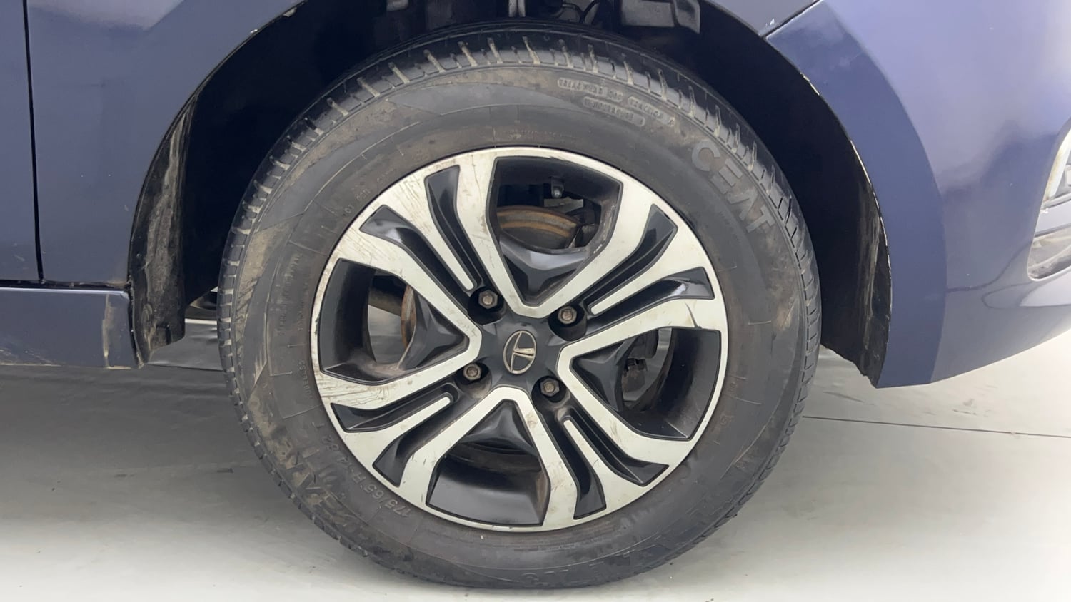 Used 2022 Tata Tigor XZ Plus CNG Cng Manual tyres RIGHT FRONT TYRE RIM VIEW