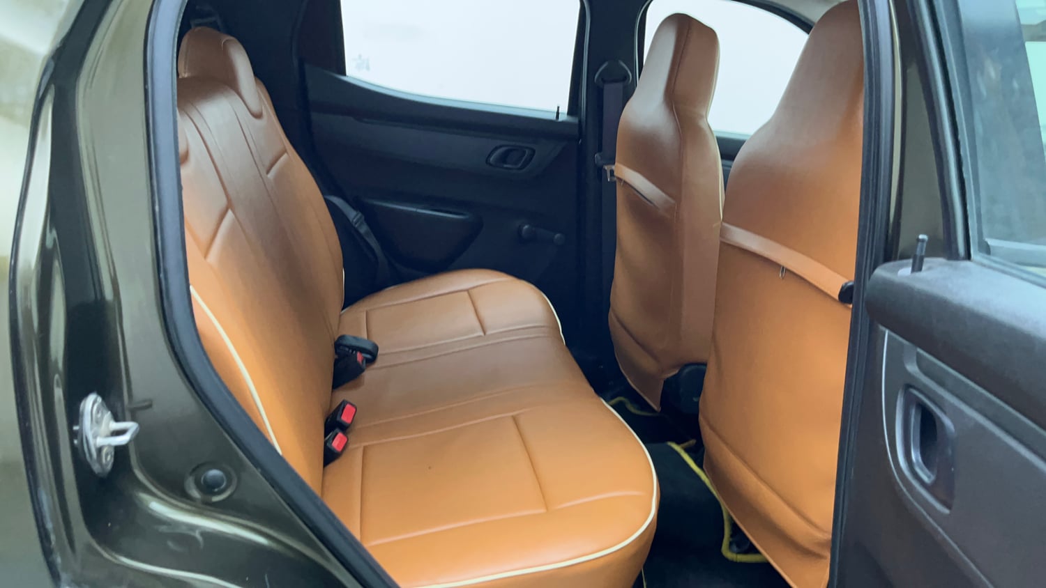 Used 2018 Renault Kwid 1.0 RXT Petrol Manual interior RIGHT SIDE REAR DOOR CABIN VIEW