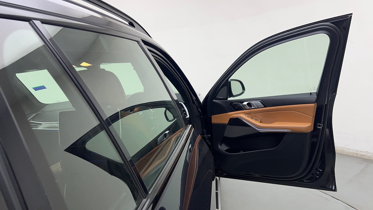 Used 2021 BMW X7 xDrive40i M Sport Petrol Automatic interior RIGHT FRONT DOOR OPEN VIEW