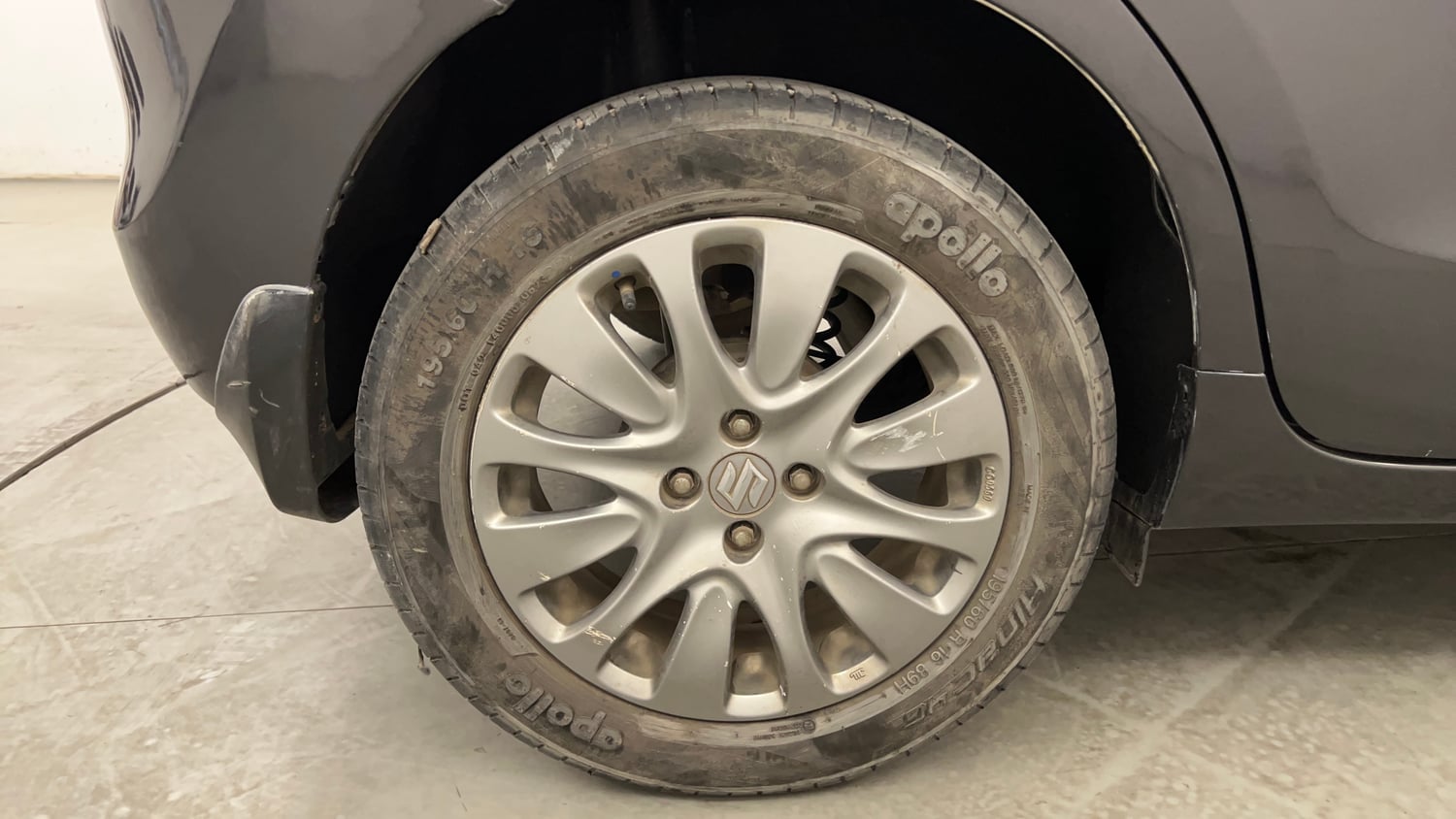 Used 2017 Maruti Suzuki Baleno Zeta 1.2 Petrol Manual tyres RIGHT REAR TYRE RIM VIEW