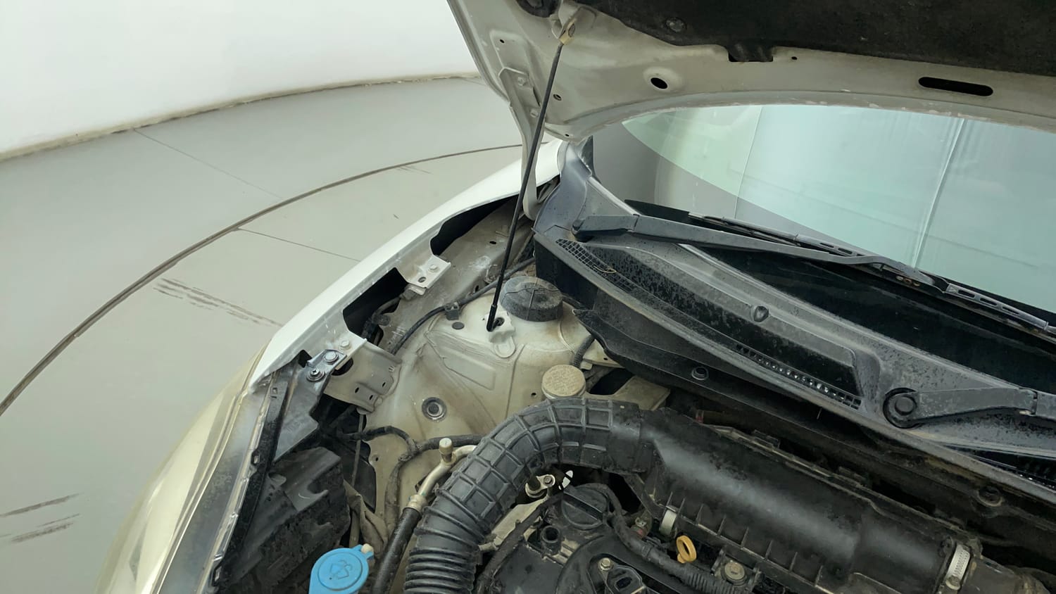 Used 2019 Maruti Suzuki Swift ZXi Plus AMT Petrol Automatic engine ENGINE RIGHT SIDE HINGE & APRON VIEW