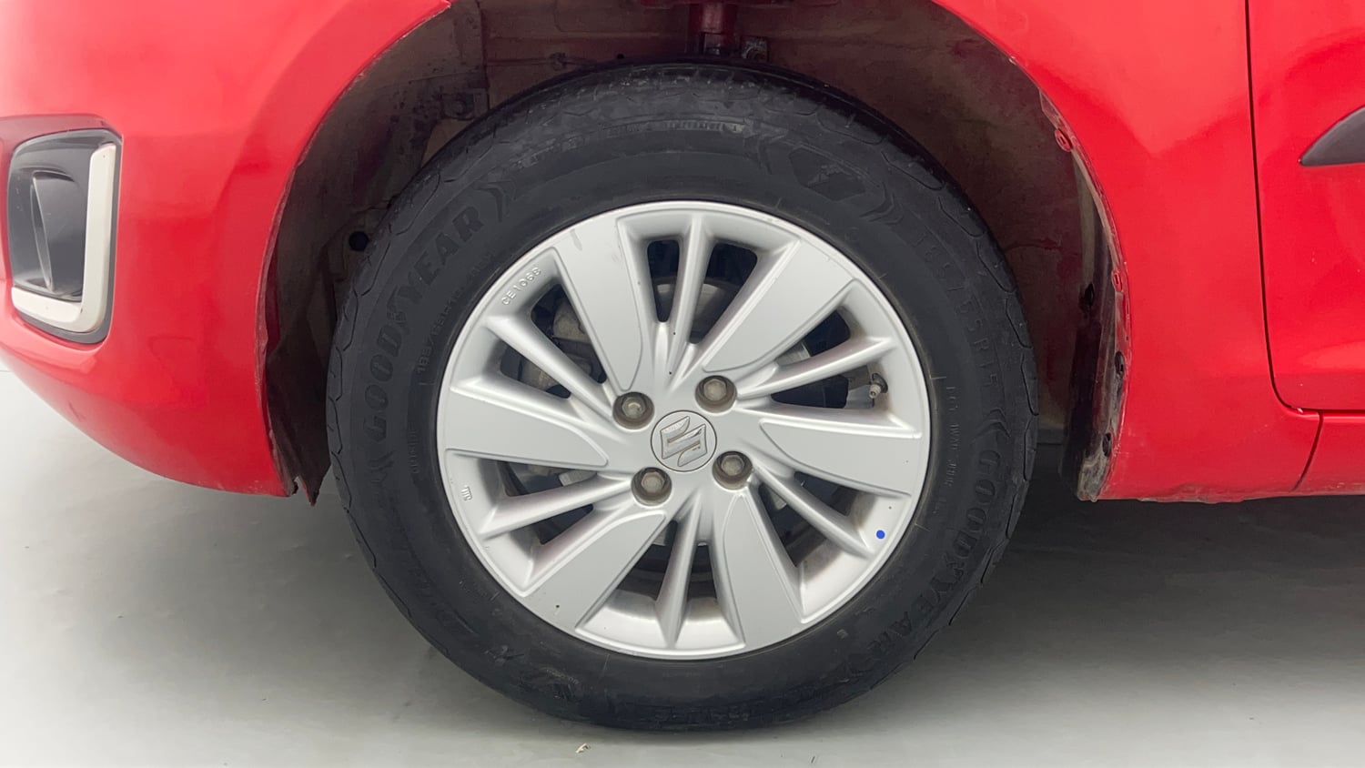Used 2017 Maruti Suzuki Swift ZXi Petrol Manual tyres LEFT FRONT TYRE RIM VIEW