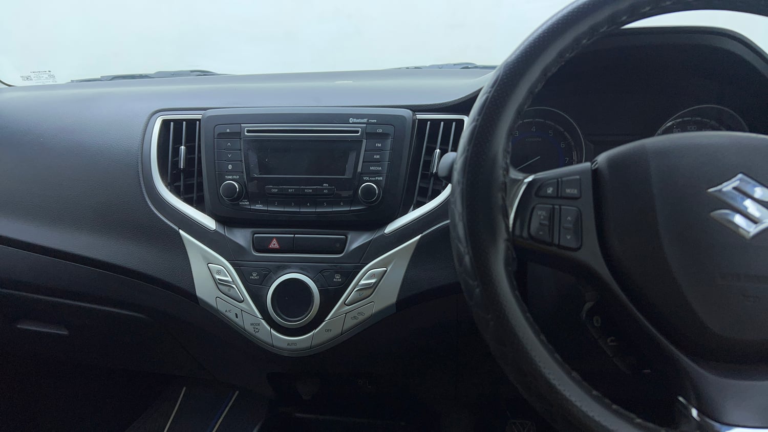 Used 2018 Maruti Suzuki Baleno Delta 1.2 Petrol Manual top_features Integrated (in-dash) music system