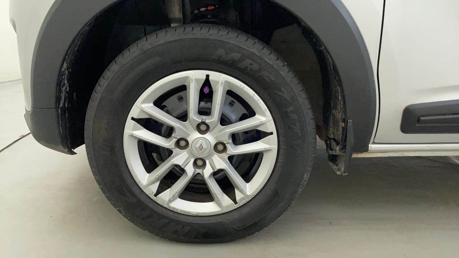 Used 2024 Renault Triber RXT Petrol Manual tyres LEFT FRONT TYRE RIM VIEW