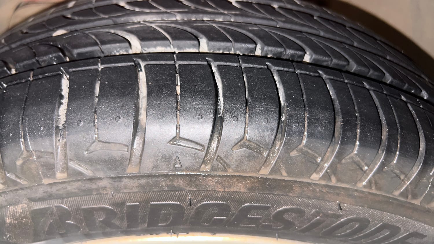 Used 2018 Tata Tiago Revotron XZA Petrol Automatic tyres LEFT FRONT TYRE TREAD VIEW