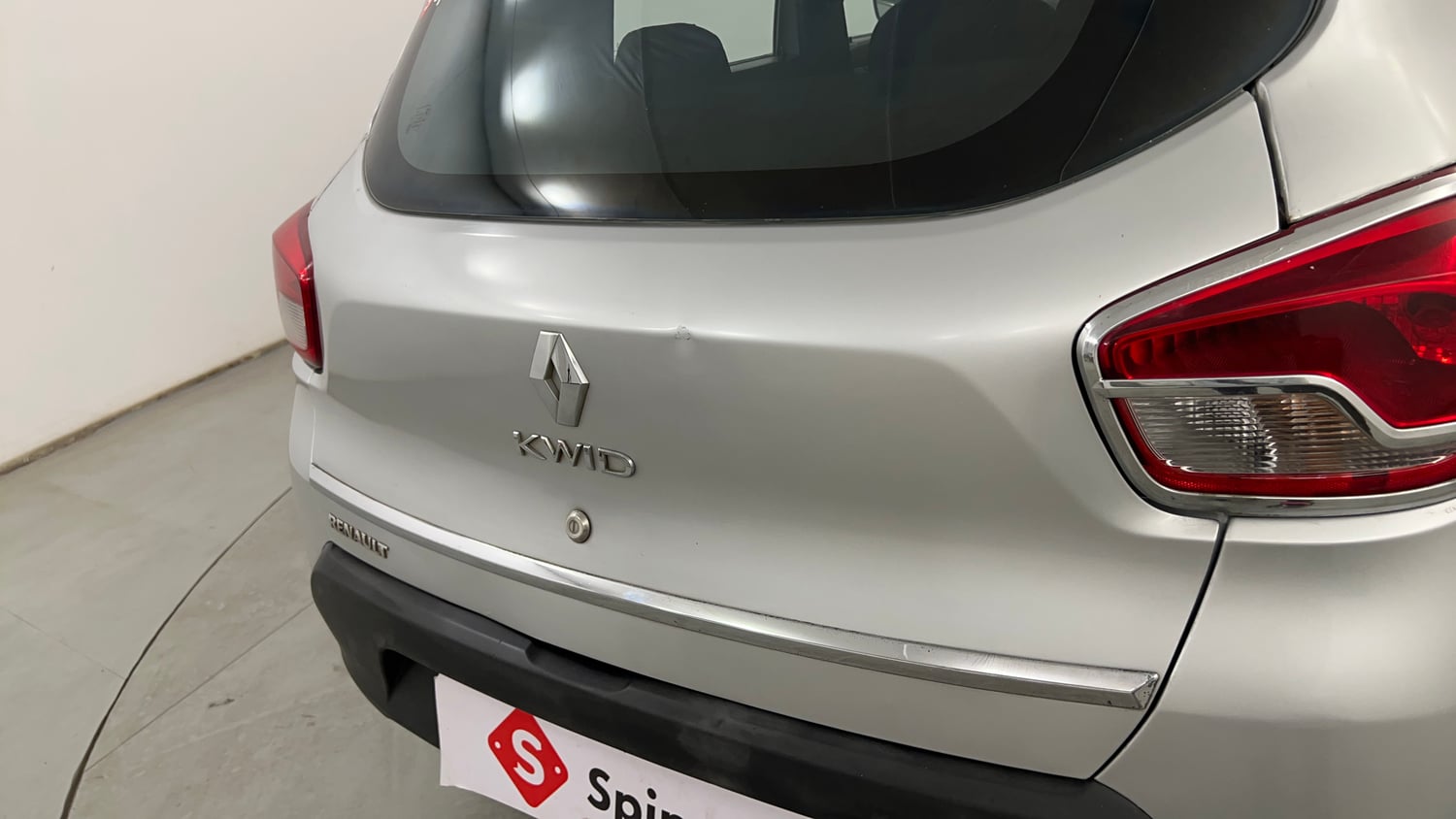 Used 2016 Renault Kwid RXT Petrol Manual dents MINOR SCRATCH