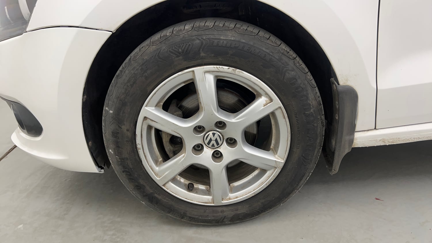 Used 2014 Volkswagen Vento Highline Petrol Petrol Manual tyres LEFT FRONT TYRE RIM VIEW