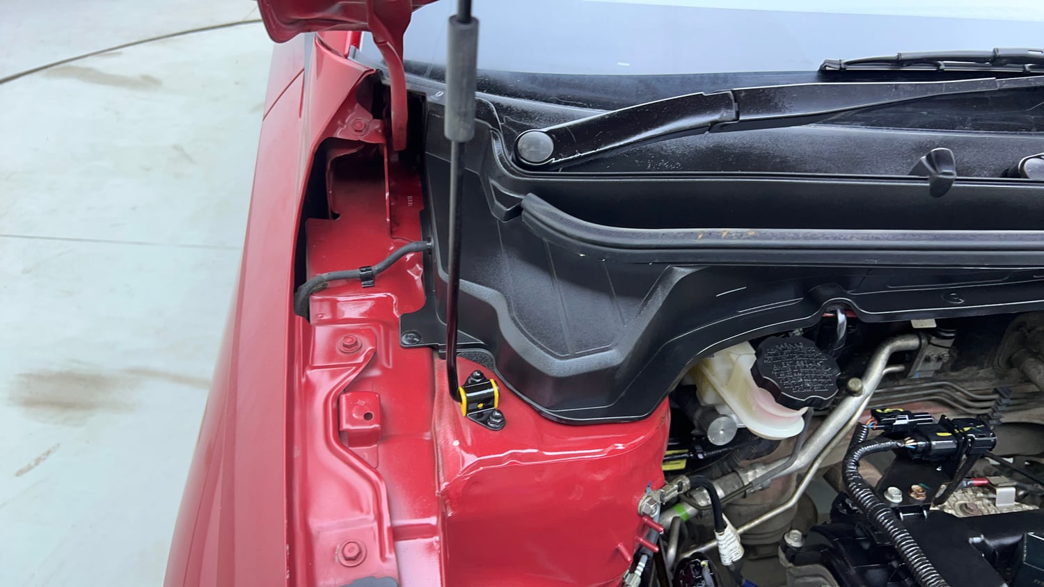 Used 2022 Hyundai i20 Asta (O) 1.2 IVT Petrol Automatic engine ENGINE RIGHT SIDE HINGE & APRON VIEW