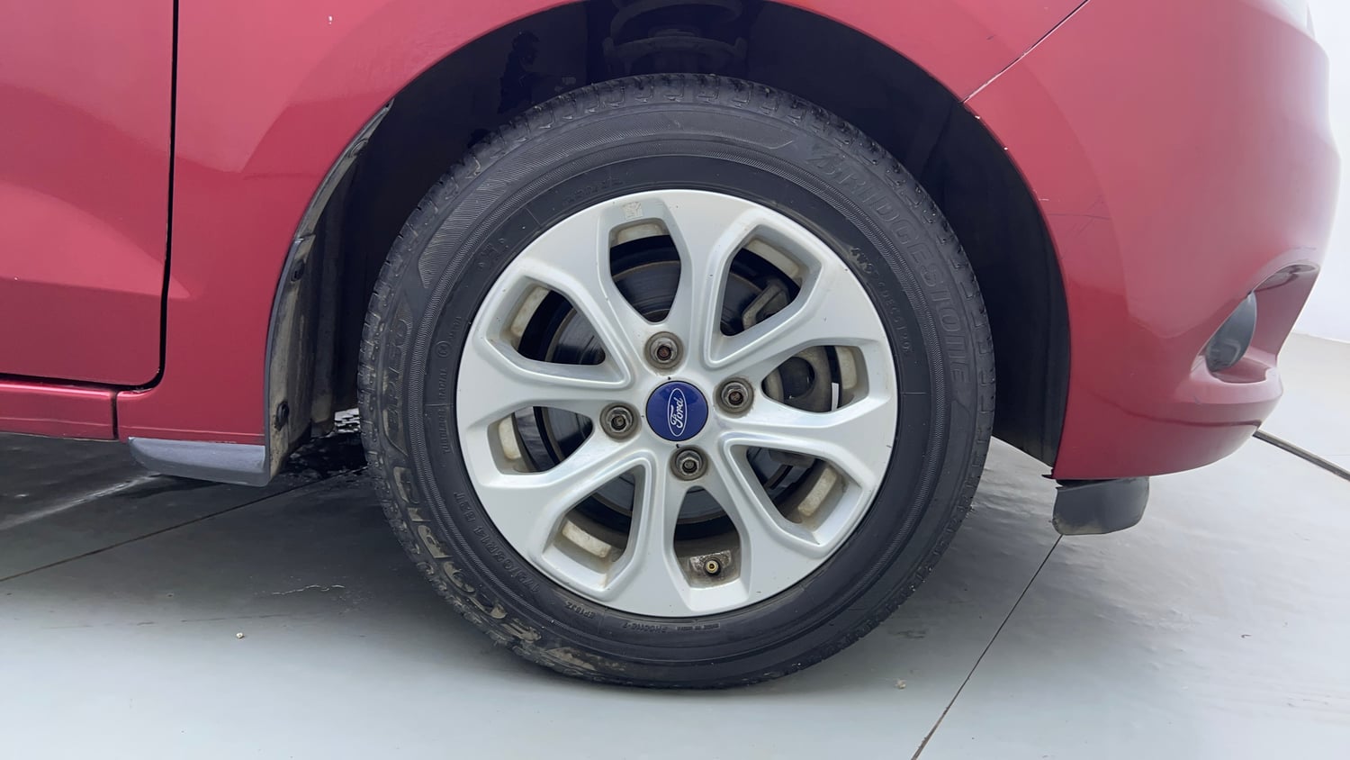 Used 2015 Ford Figo Titanium1.5 TDCi Diesel Manual tyres RIGHT FRONT TYRE RIM VIEW