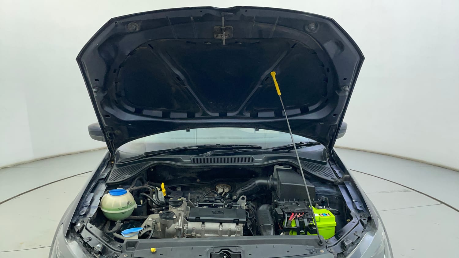 Used 2014 Volkswagen Polo Highline1.2L (P) Petrol Manual engine ENGINE & BONNET OPEN FRONT VIEW