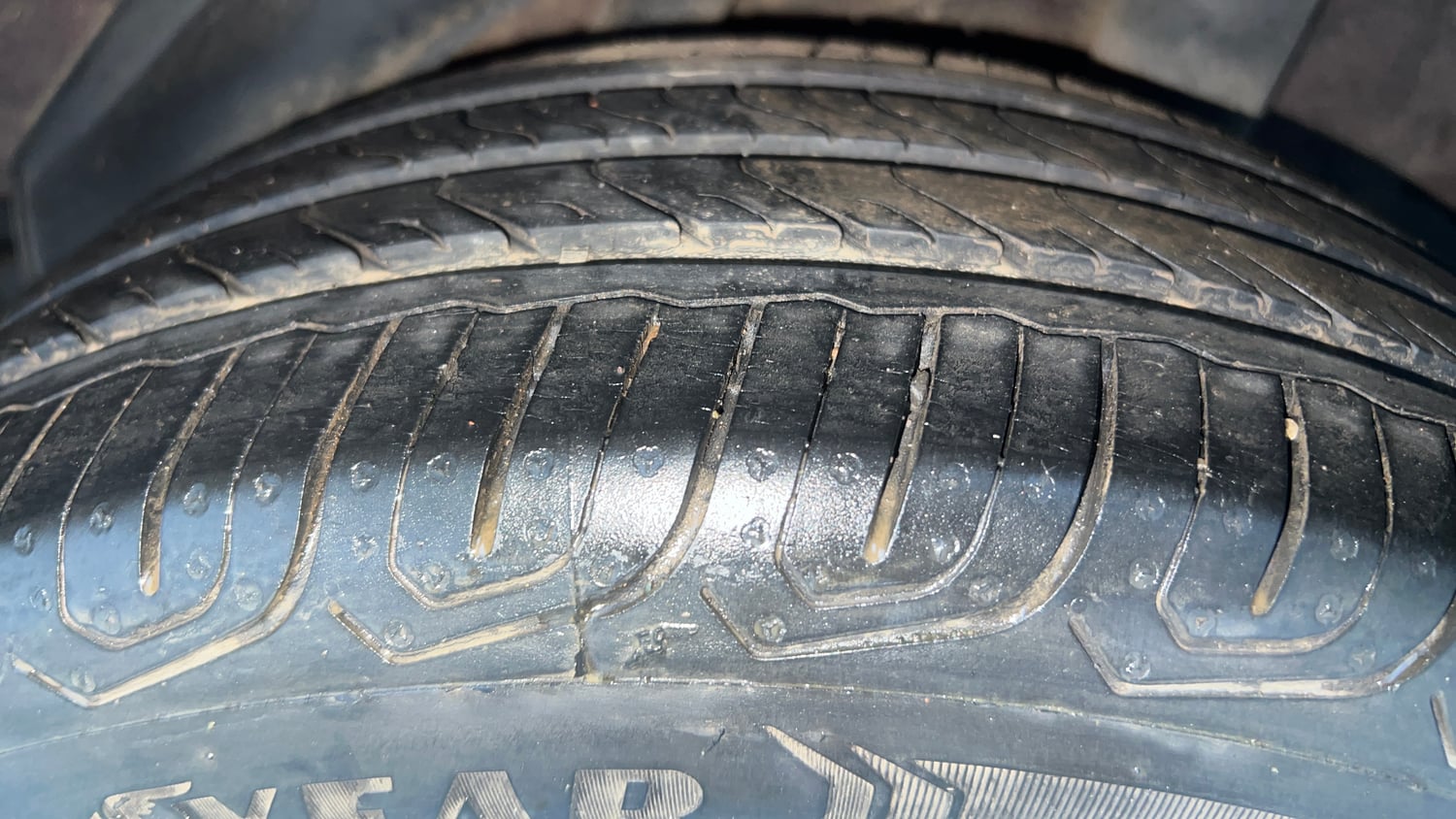 Used 2014 Honda Amaze 1.2 S AT i-VTEC Petrol Automatic tyres LEFT REAR TYRE TREAD VIEW