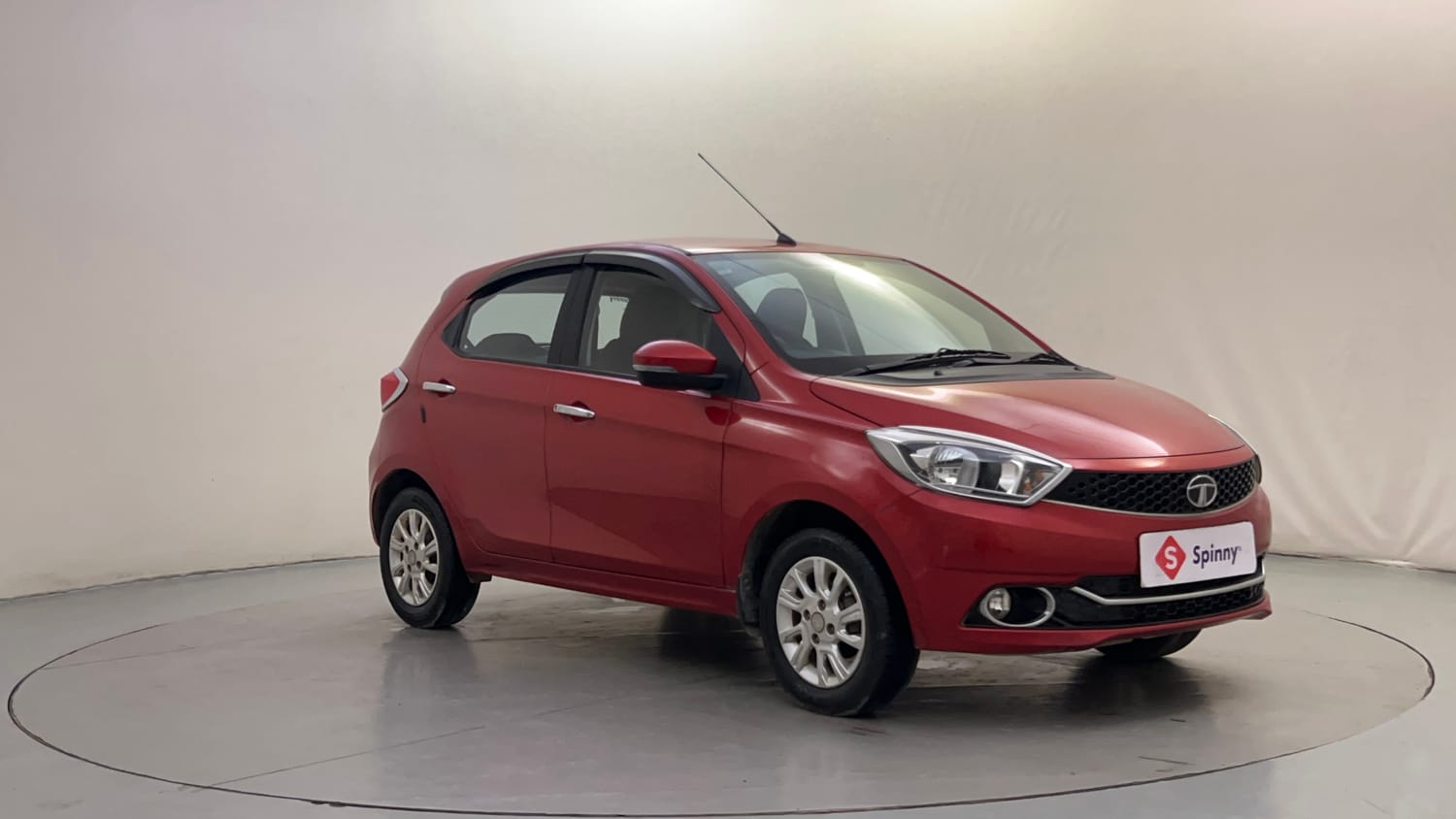Used 2018 Tata Tiago Revotron XZA Petrol Automatic exterior RIGHT FRONT CORNER VIEW