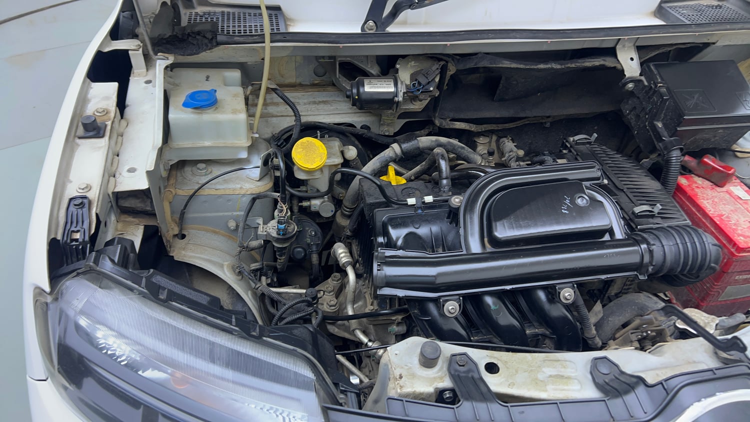 Used 2020 Renault Kwid 1.0 RXT Opt Petrol Manual engine ENGINE RIGHT SIDE VIEW