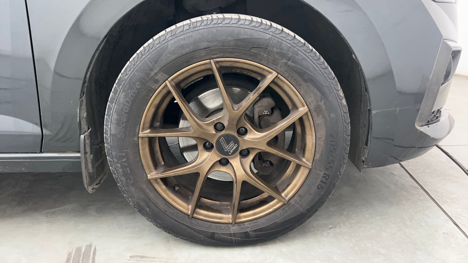 Used 2022 Skoda Slavia Style 1.0L TSI MT Petrol Manual tyres RIGHT FRONT TYRE RIM VIEW