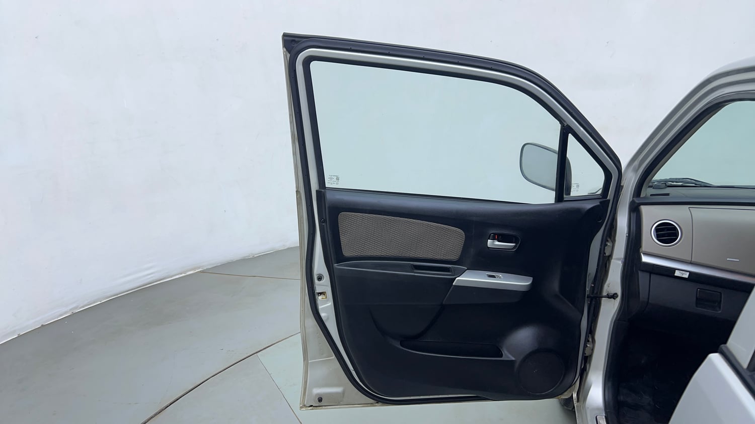 Used 2014 Maruti Suzuki Wagon R LXI Petrol Manual interior LEFT FRONT DOOR OPEN VIEW