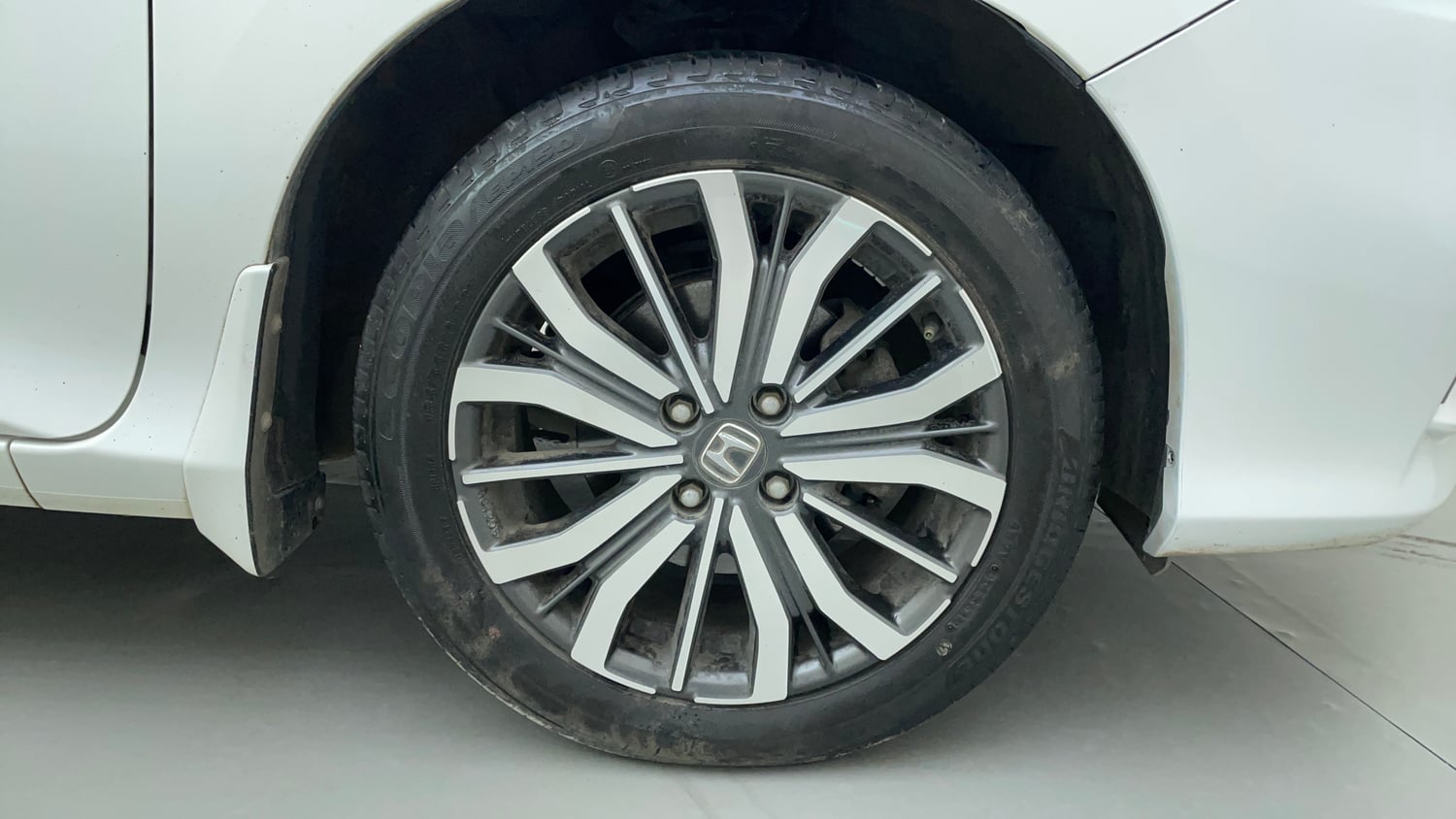 Used 2020 Honda City VX CVT Petrol Petrol Automatic tyres RIGHT FRONT TYRE RIM VIEW