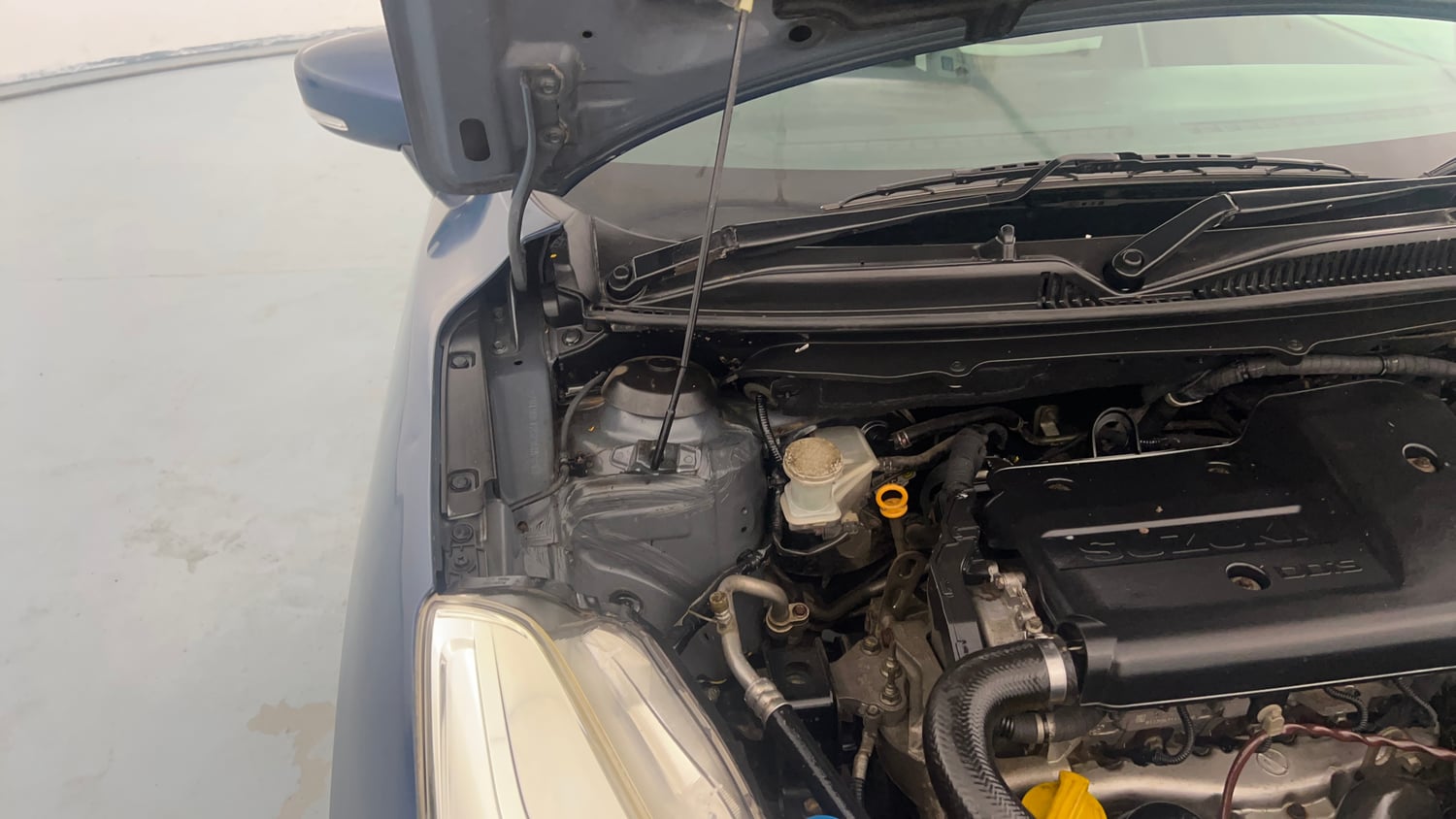 Used 2017 Maruti Suzuki Baleno Zeta 1.3 Diesel Manual engine ENGINE RIGHT SIDE HINGE & APRON VIEW