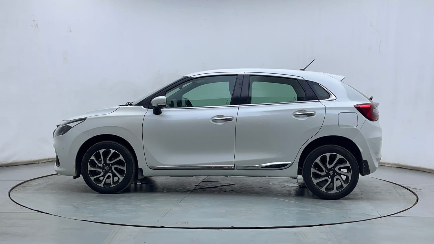 Used 2023 Maruti Suzuki Baleno Alpha AGS Petrol Automatic exterior LEFT SIDE VIEW