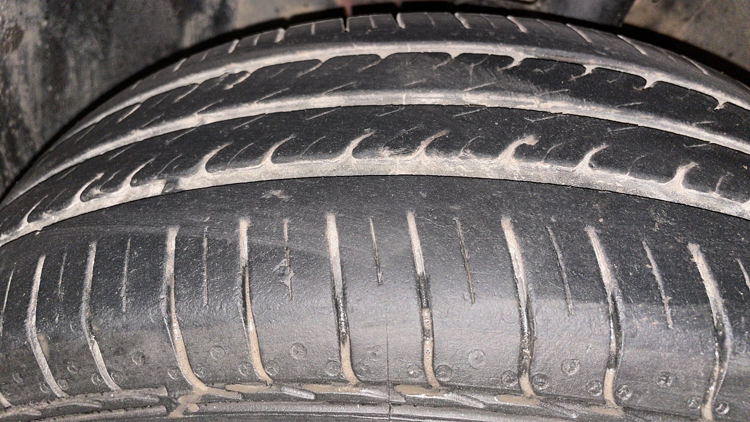 Used 2014 Hyundai Elite i20 Magna 1.2 Petrol Manual tyres LEFT FRONT TYRE TREAD VIEW