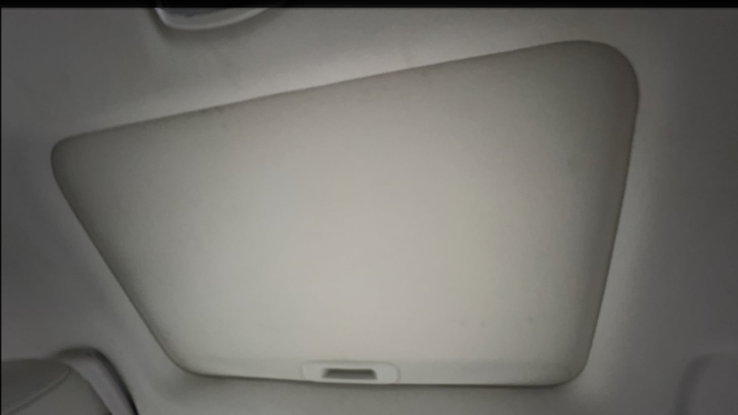Used 2022 Mahindra XUV 300 W8 (O) 1.2 Petrol AMT Petrol Automatic top_features Sunroof