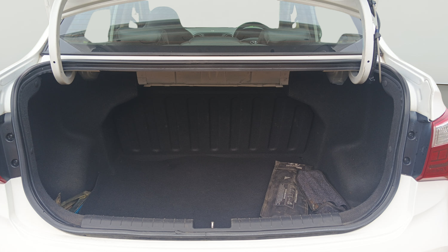 Used 2018 Hyundai Xcent SX Petrol Manual interior DICKY INSIDE VIEW