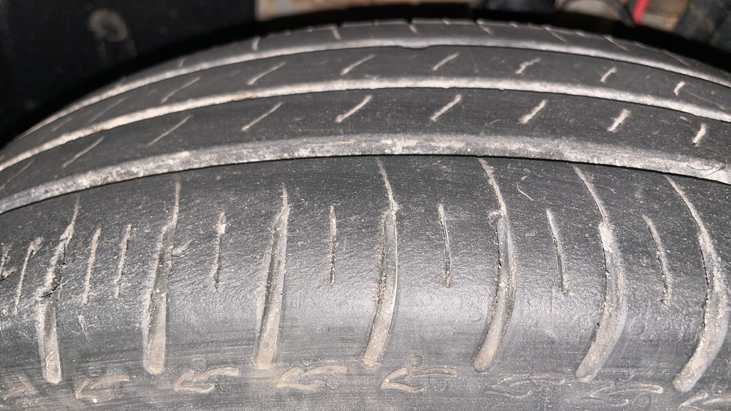 Used 2024 Renault Triber RXT Petrol Manual tyres LEFT FRONT TYRE TREAD VIEW