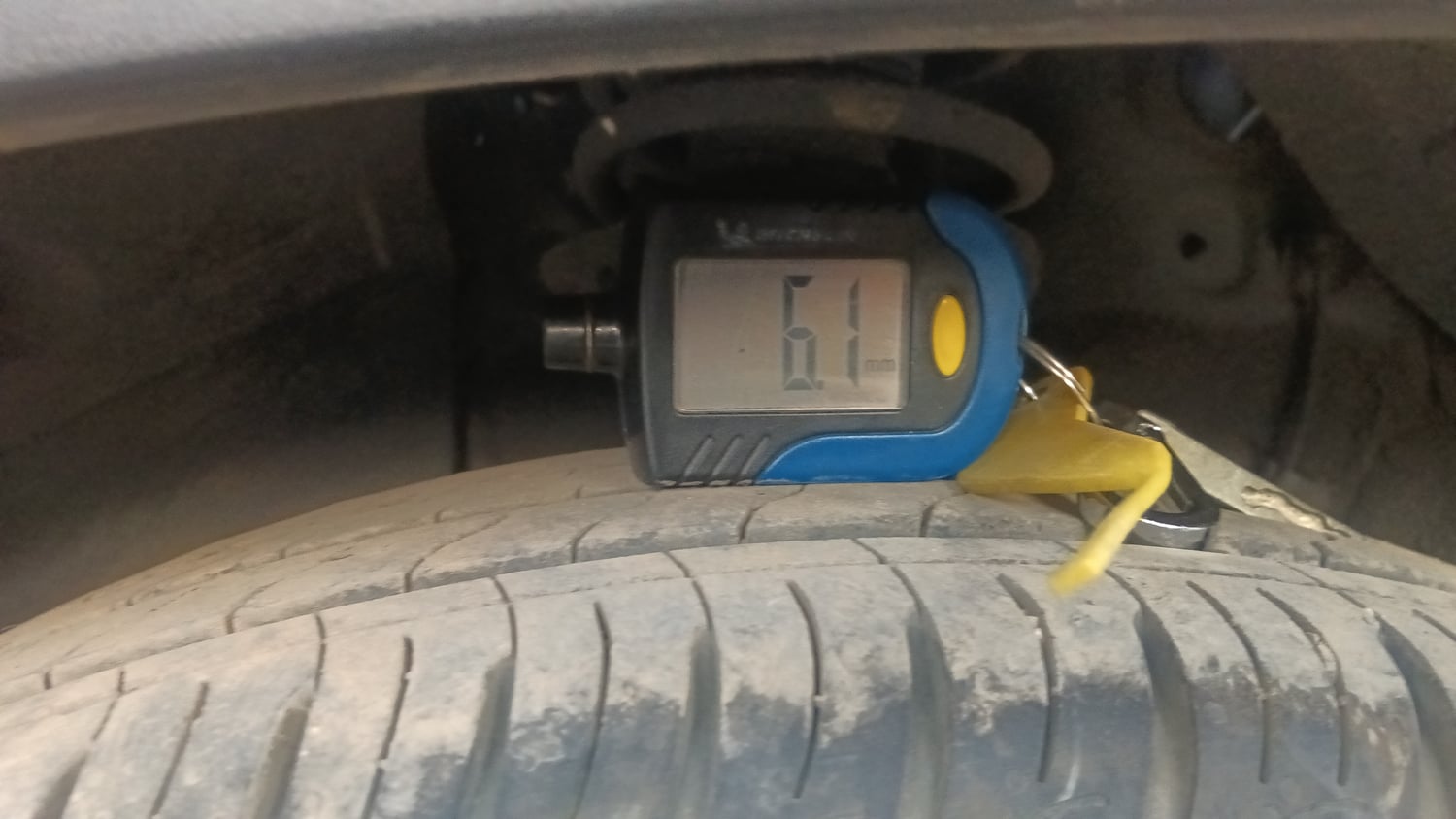 Used 2025 Kia Sonet HTK Plus (O) 1.2 Petrol MT Petrol Manual tyres LEFT FRONT TYRE TREAD VIEW