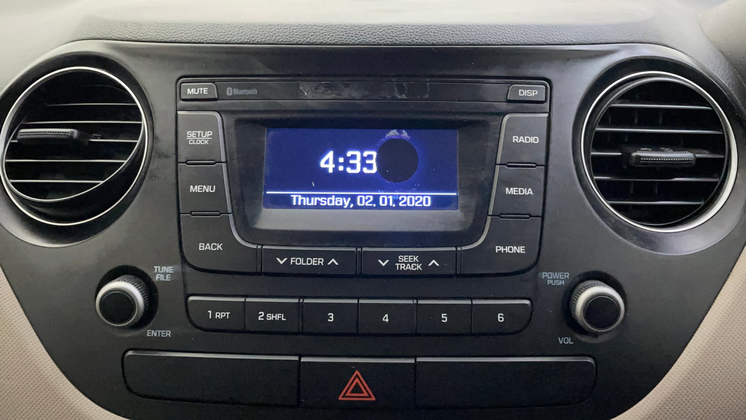 Used 2018 Hyundai Grand i10 Magna 1.2 Kappa VTVT Petrol Manual top_features Integrated (in-dash) music system