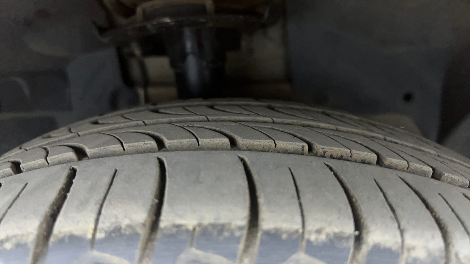 Used 2016 Ford Figo Titanium Plus 1.2 Ti-VCT Petrol Manual tyres RIGHT FRONT TYRE TREAD VIEW