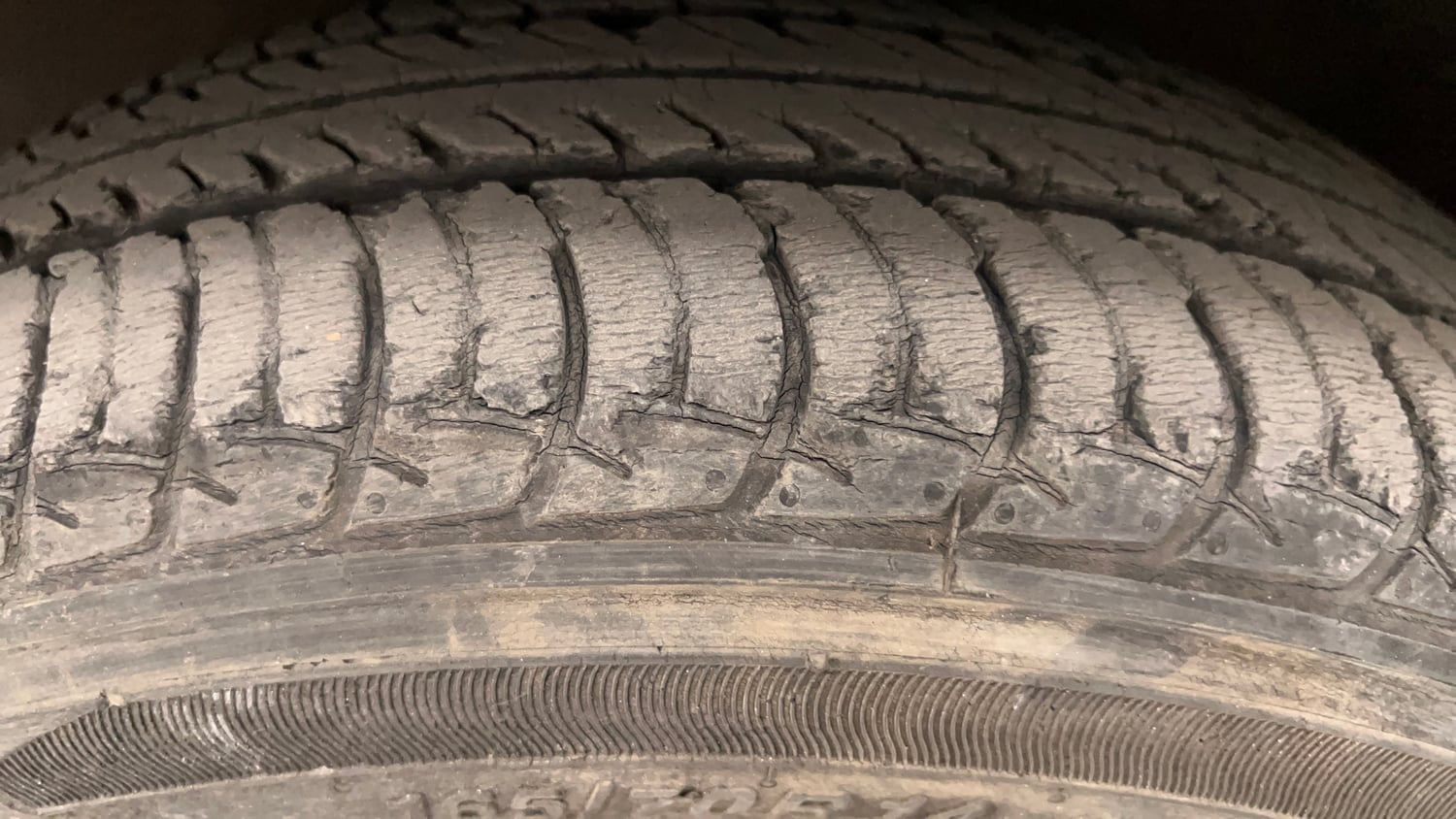 Used 2020 Maruti Suzuki Celerio VXi AMT Petrol Automatic tyres LEFT FRONT TYRE TREAD VIEW