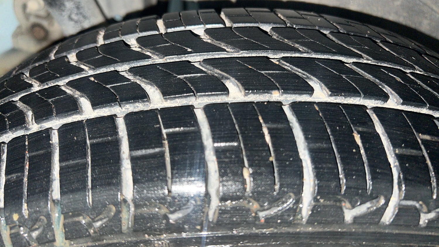 Used 2015 Maruti Suzuki Wagon R VXI Petrol Manual tyres RIGHT REAR TYRE TREAD VIEW