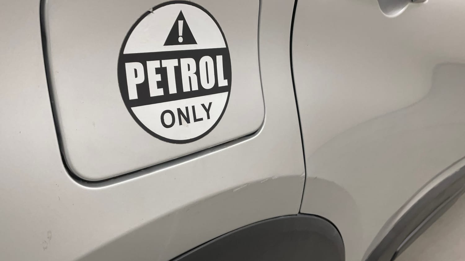 Used 2024 Renault Triber RXT Petrol Manual dents MINOR DENT