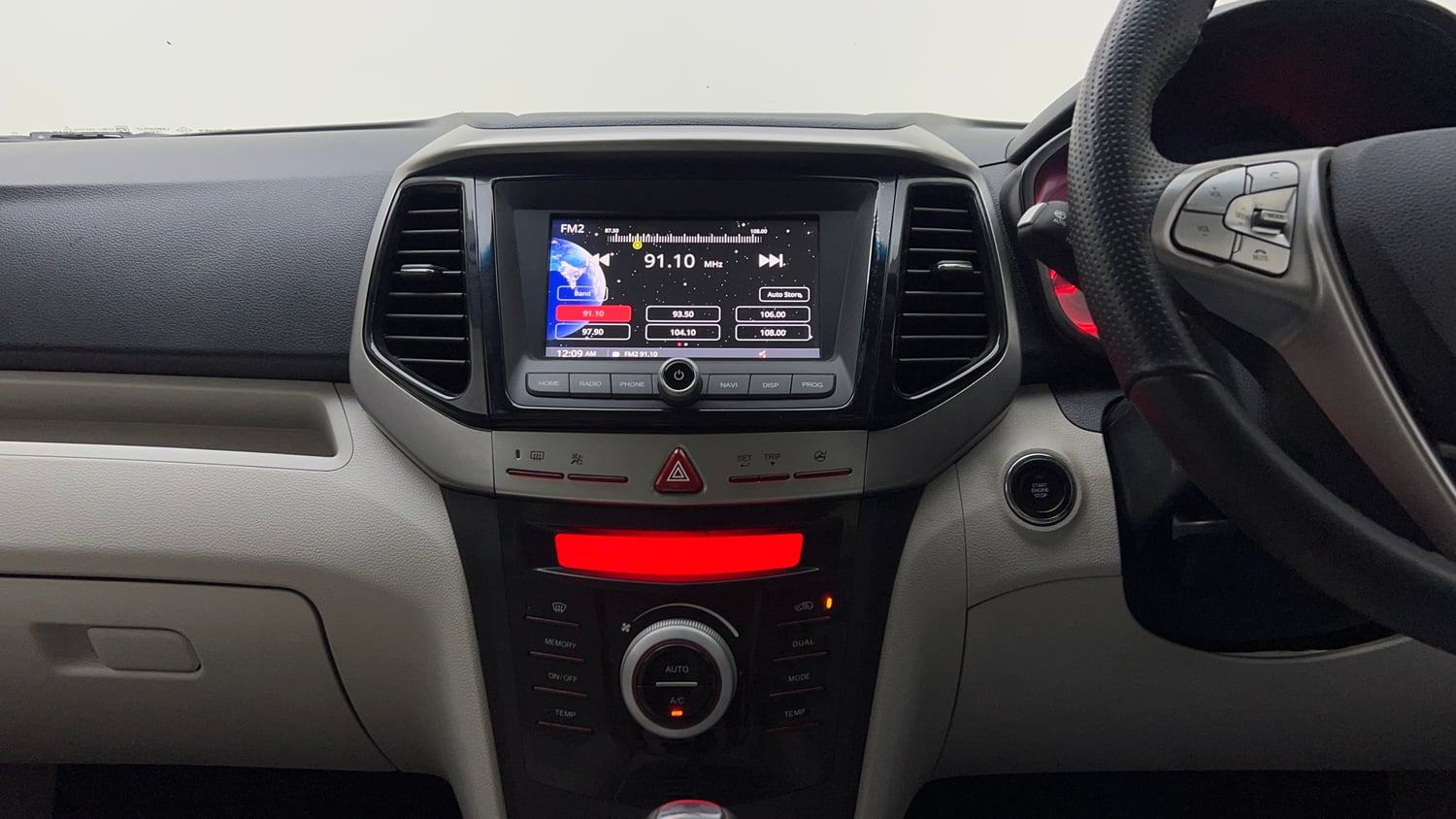 Used 2022 Mahindra XUV 300 W8 (O) 1.2 Petrol AMT Petrol Automatic interior MUSIC SYSTEM & AC CONTROL VIEW