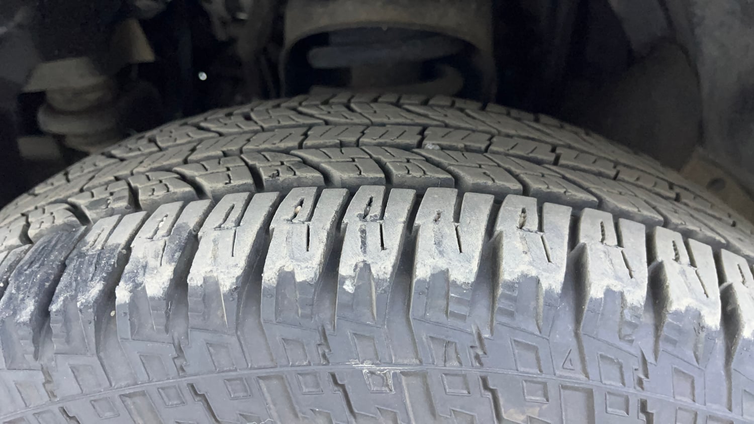 Used 2016 Mahindra TUV300 T8 Diesel Manual tyres LEFT FRONT TYRE TREAD VIEW