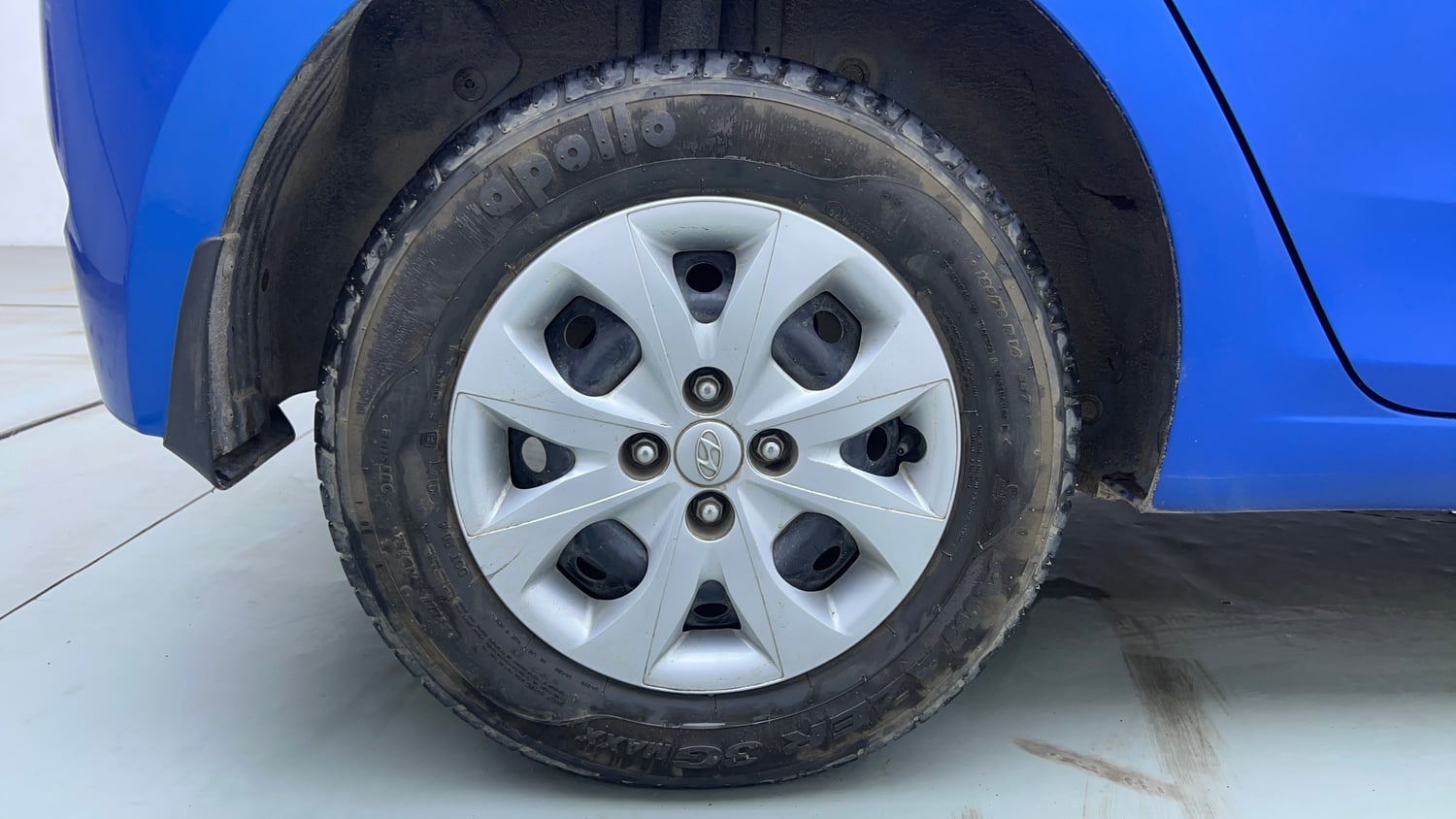Used 2017 Hyundai Elite i20 Magna Executive 1.2 Petrol Manual tyres RIGHT REAR TYRE RIM VIEW