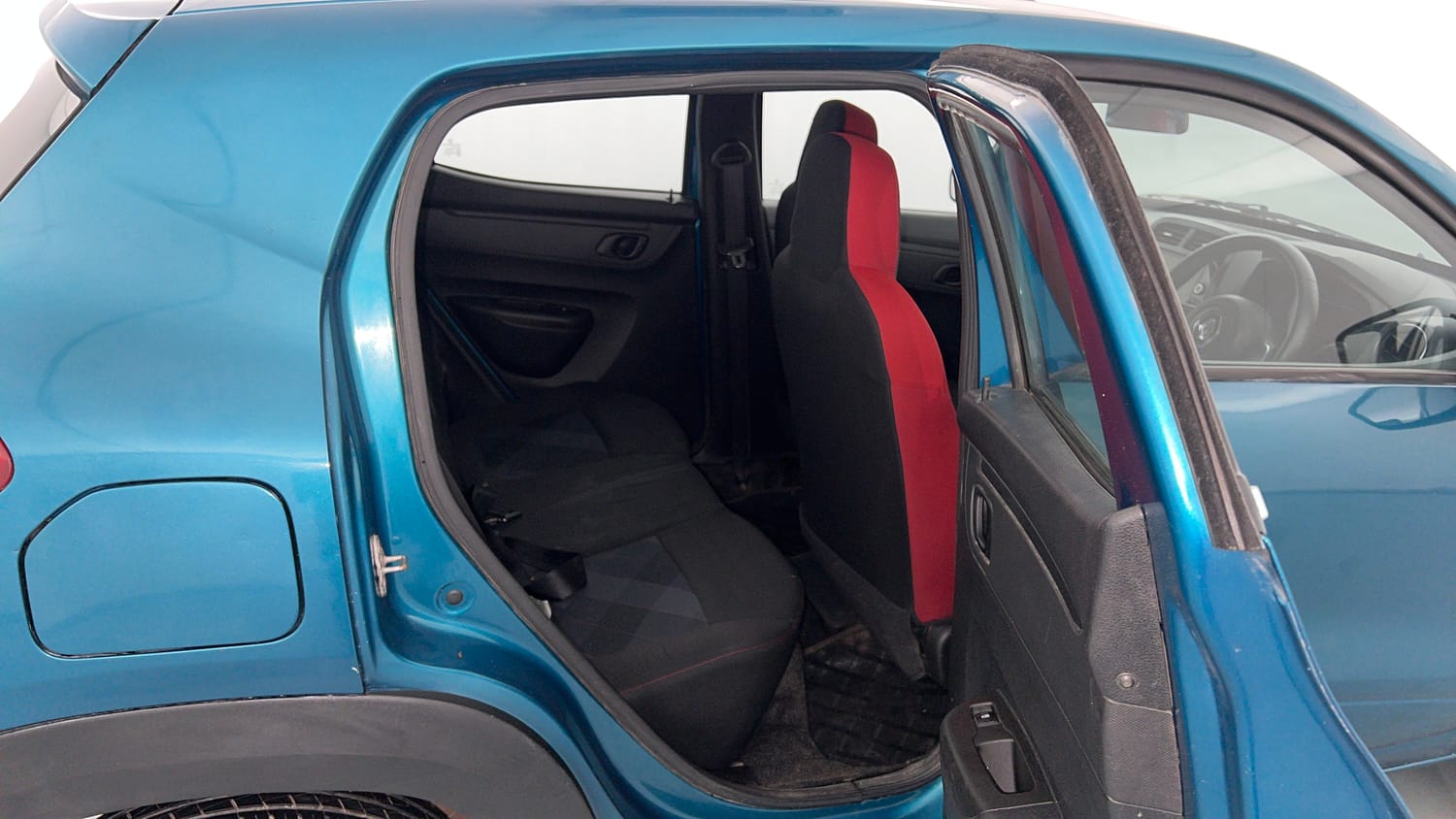 Used 2021 Renault Kwid RXT 1.0 AMT Opt Petrol Automatic interior RIGHT SIDE REAR DOOR CABIN VIEW