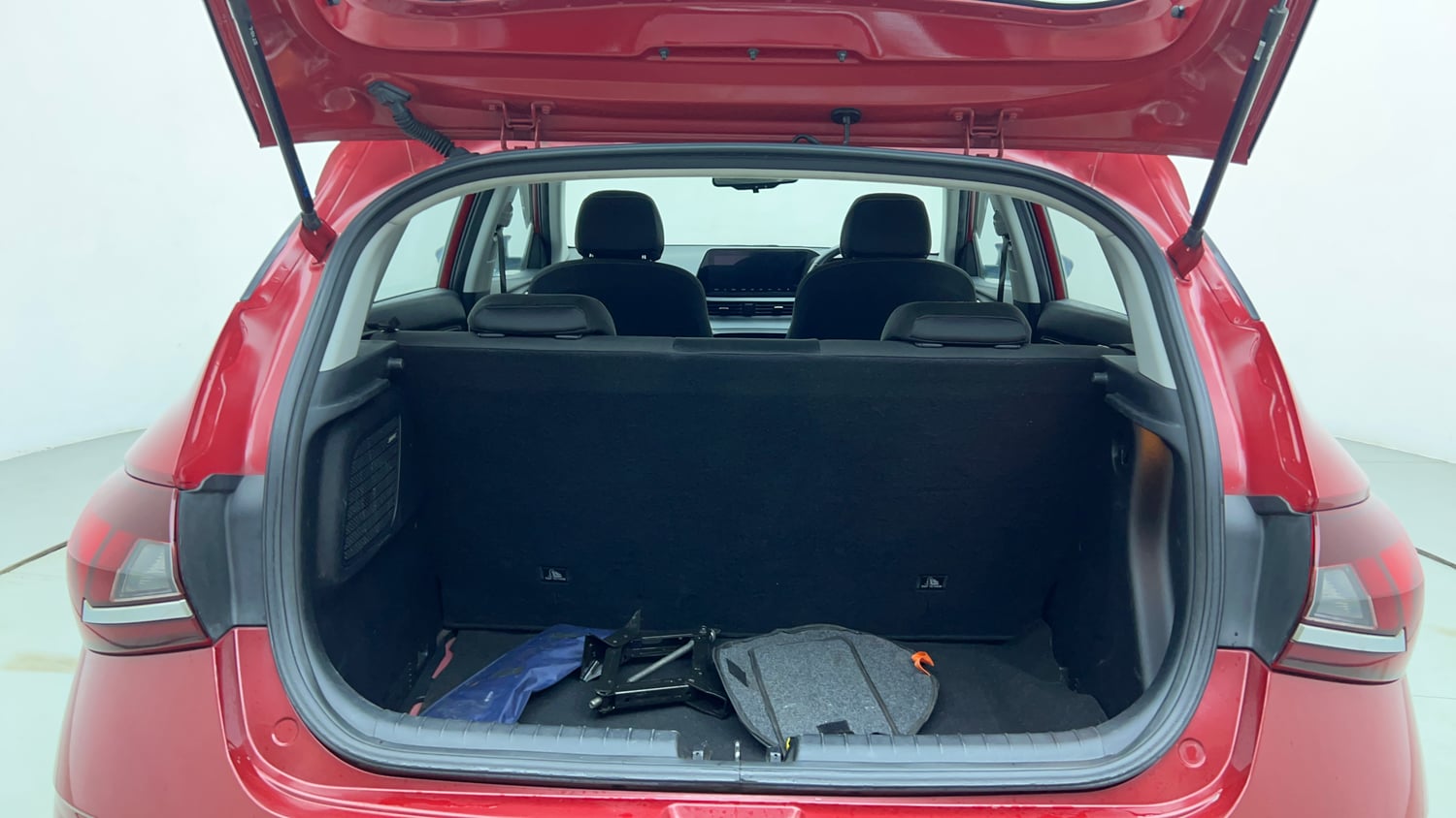 Used 2022 Hyundai i20 Asta (O) 1.2 IVT Petrol Automatic interior DICKY INSIDE VIEW