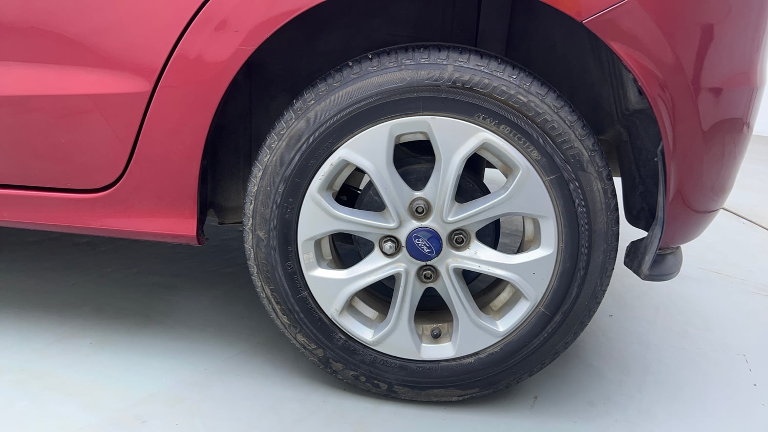 Used 2015 Ford Figo Titanium1.5 TDCi Diesel Manual tyres LEFT REAR TYRE RIM VIEW