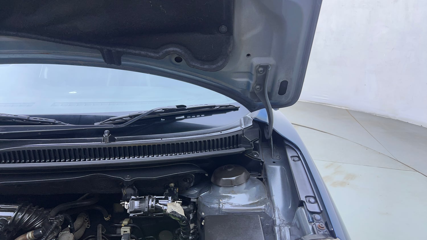 Used 2018 Maruti Suzuki Baleno Delta 1.2 Petrol Manual engine ENGINE LEFT SIDE HINGE & APRON VIEW