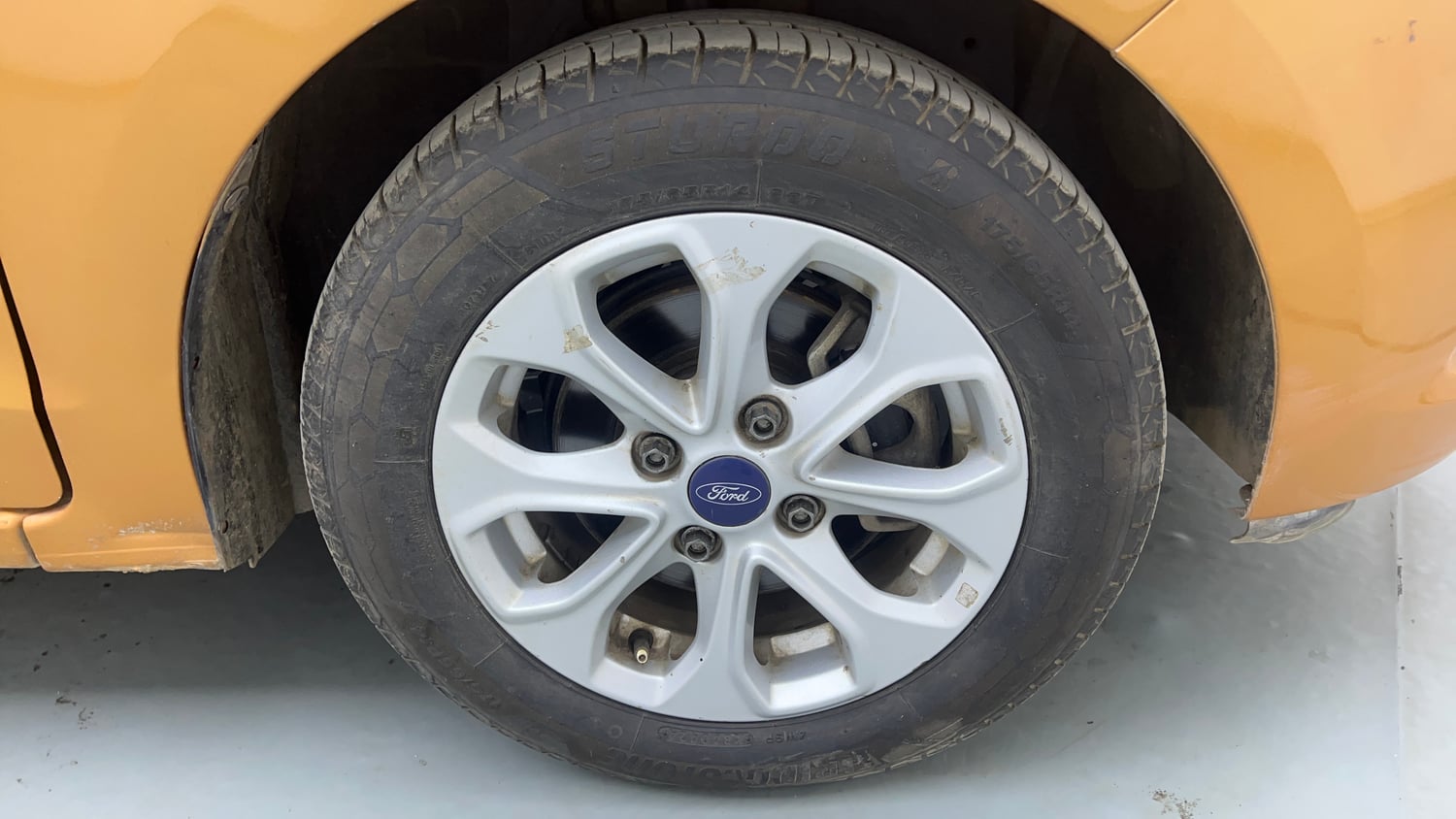 Used 2016 Ford Figo Titanium Plus 1.2 Ti-VCT Petrol Manual tyres RIGHT FRONT TYRE RIM VIEW