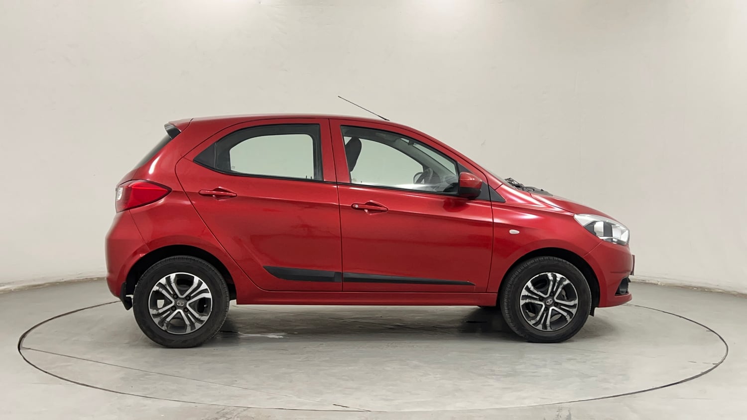 Used 2019 Tata Tiago Revotron XZA Petrol Automatic exterior RIGHT SIDE VIEW