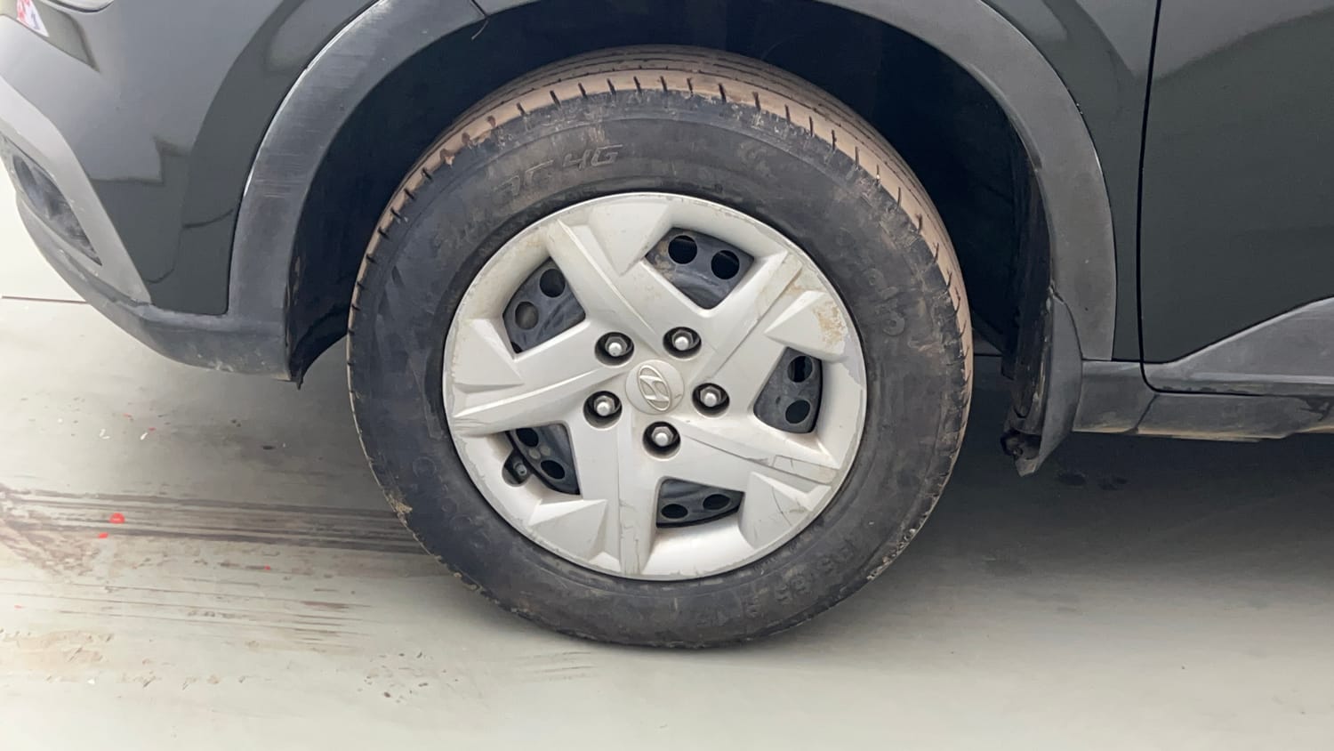Used 2021 Hyundai Venue S Plus 1.2 Petrol Petrol Manual tyres LEFT FRONT TYRE RIM VIEW
