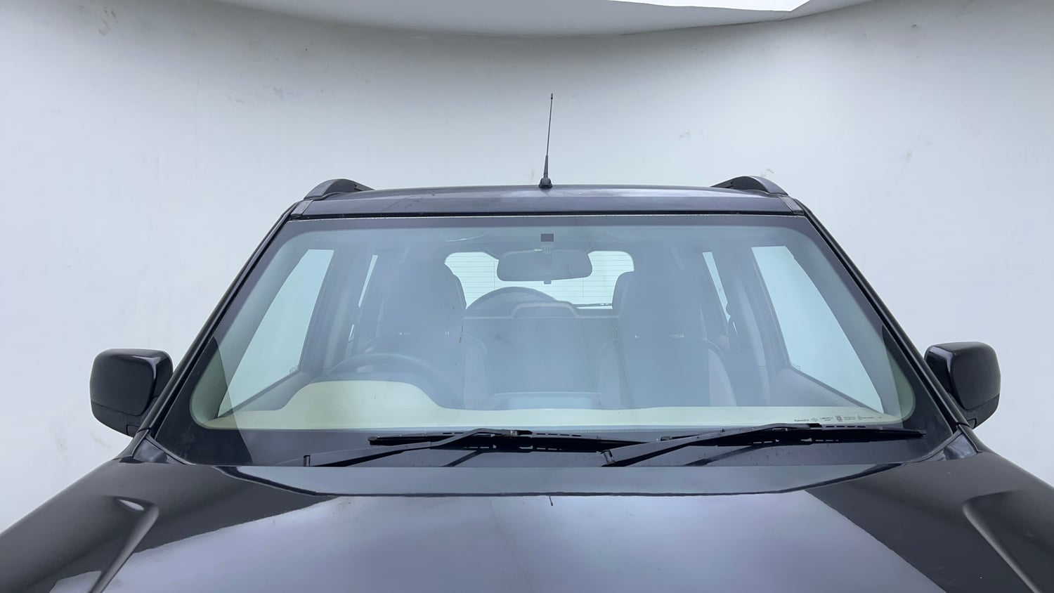 Used 2016 Mahindra TUV300 T8 Diesel Manual exterior FRONT WINDSHIELD VIEW