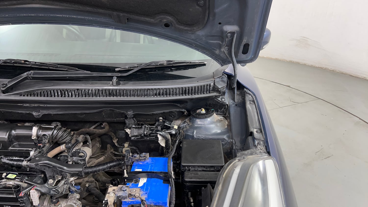 Used 2019 Maruti Suzuki Baleno Delta Petrol Manual engine ENGINE LEFT SIDE HINGE & APRON VIEW