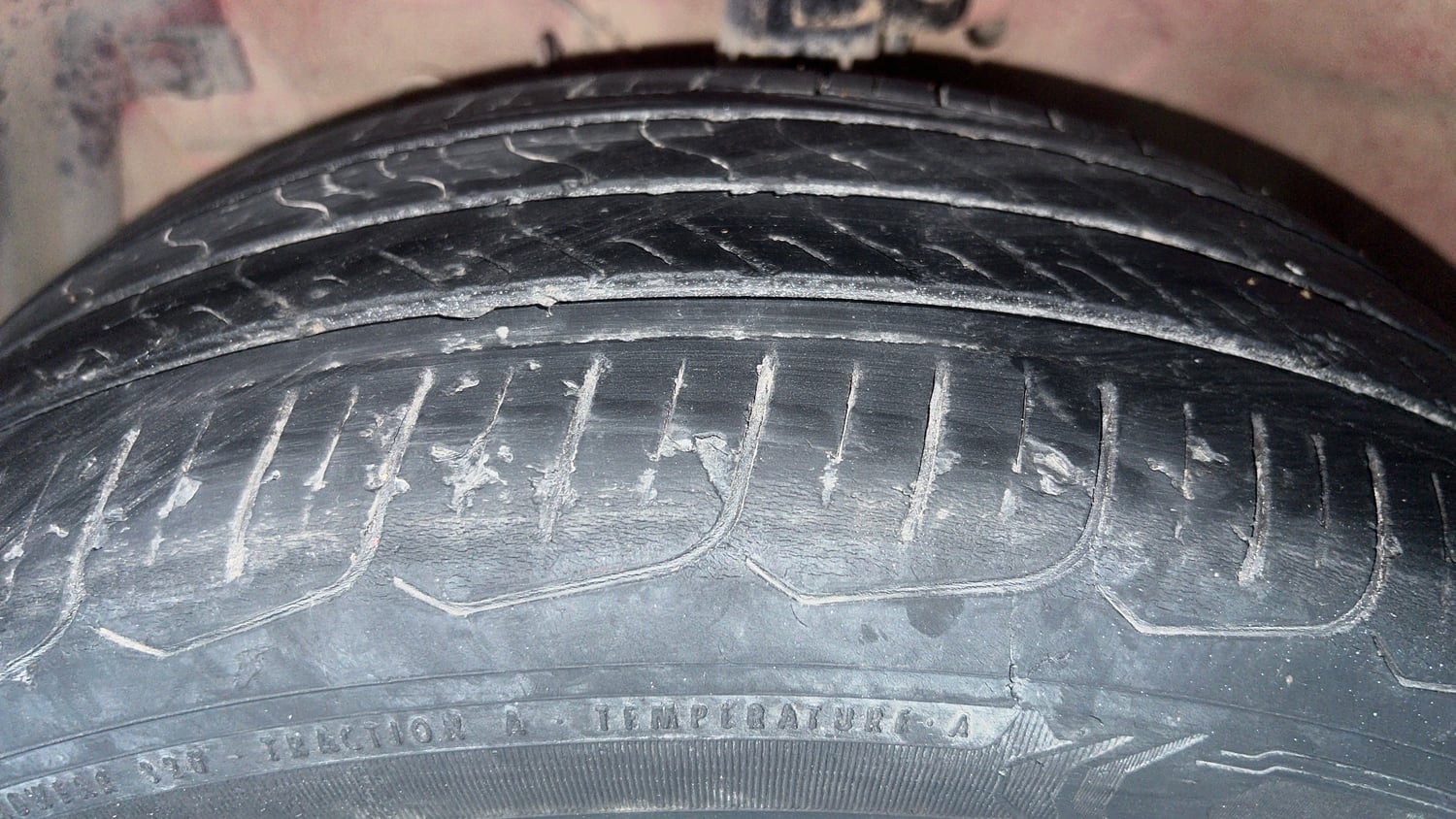 Used 2017 Maruti Suzuki Swift ZXi Petrol Manual tyres LEFT FRONT TYRE TREAD VIEW