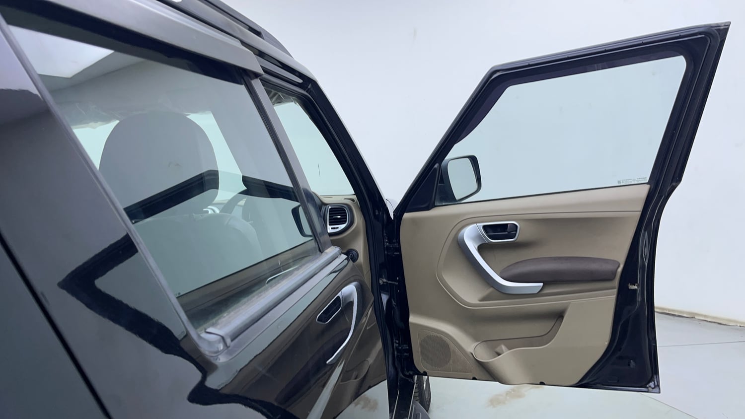 Used 2016 Mahindra TUV300 T8 Diesel Manual interior RIGHT FRONT DOOR OPEN VIEW